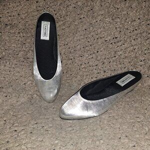 Vintage NATORI-Silver Slippers-Leather Bottom-Sz 9-9.5-NWOB